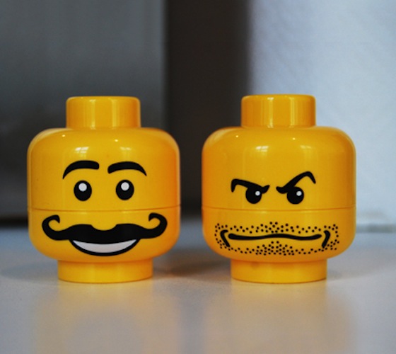 Lego-Minifigure-Salt-And-Pepper-Set